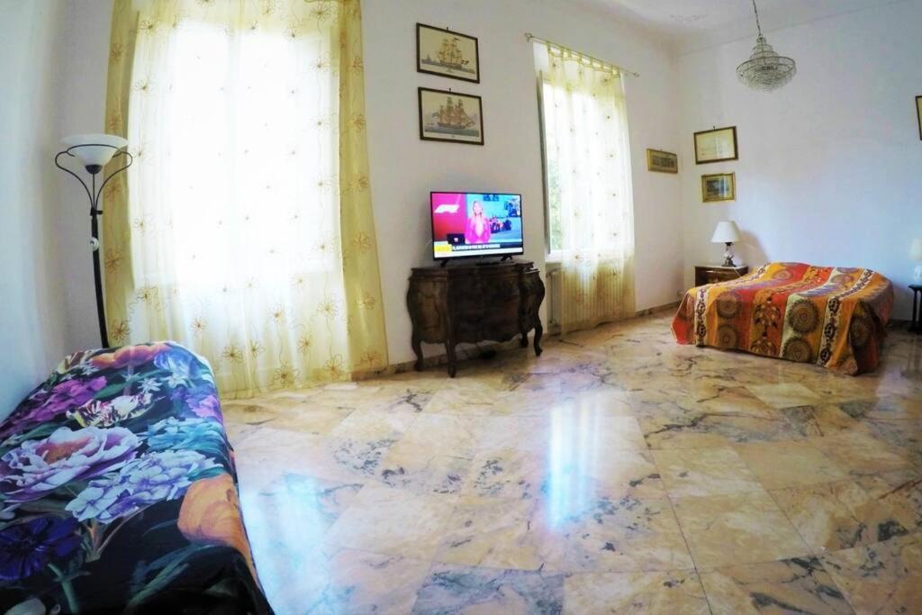 Gabry'S Home Three-Bedroom Big Apartment Near City Center & Train Station To Pisa And Florence & Ferries To Sardegna Corsica Livorno Exterior foto