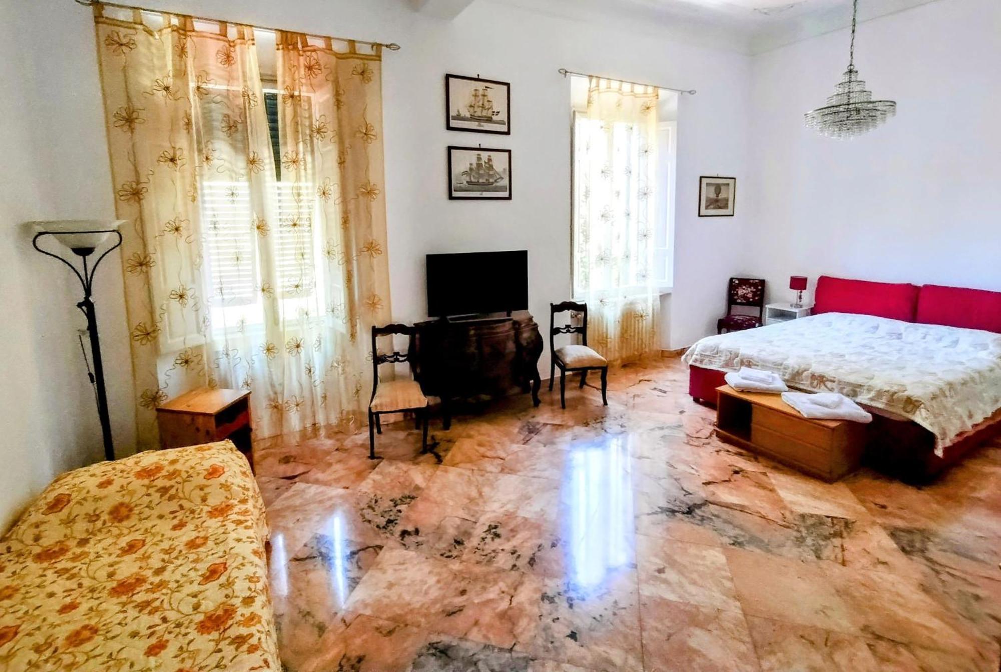 Gabry'S Home Three-Bedroom Big Apartment Near City Center & Train Station To Pisa And Florence & Ferries To Sardegna Corsica Livorno Exterior foto